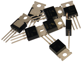 Pack of 8 - Positive Voltage Regulators, 5 to 24V